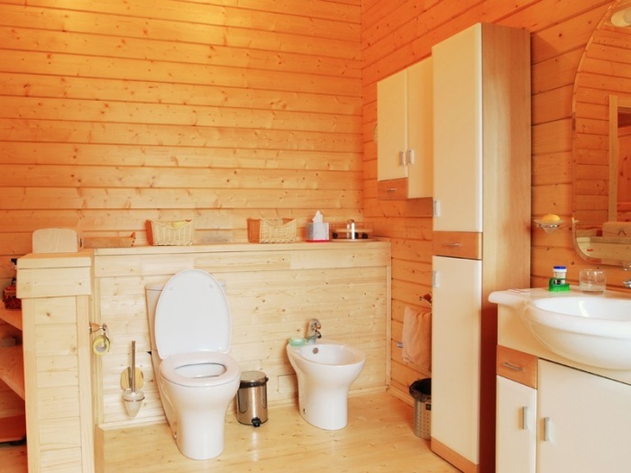 Дизайн ванной комнаты в деревянном доме + фото