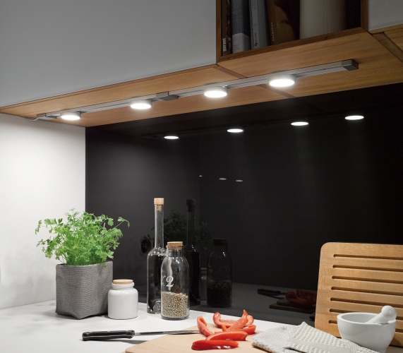 Точечное освещение на кухне с помощью светильников + фото