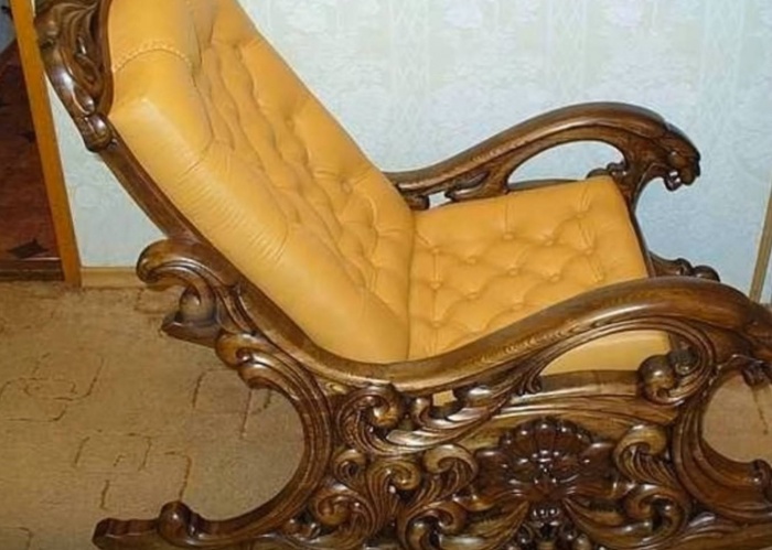 Кресло качалка у камина + фото