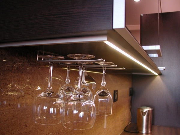 Мебельные светильники для кухни на шкафы