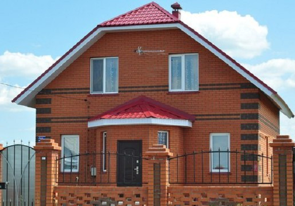 Одноэтажный дом с вальмовой крышей