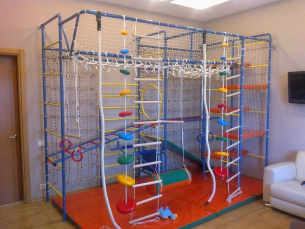 Детский спортивный уголок для квартиры + фото