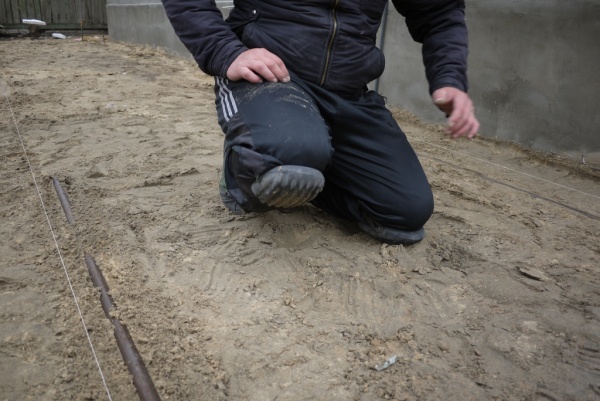 Укладка и технология укладки тротуарной плитки своими руками на бетонное основание, песок + фото и видео