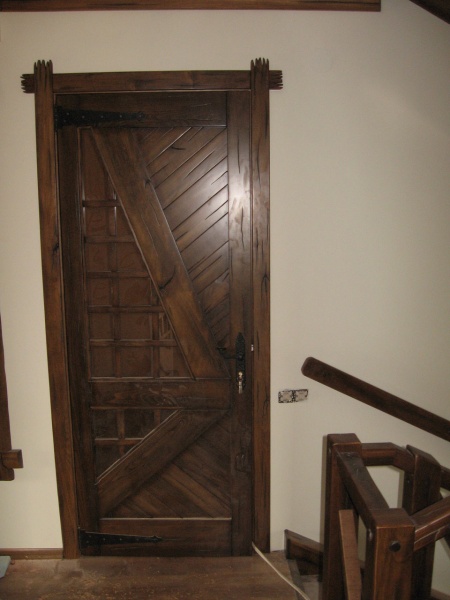 Двери деревянные для дачи
