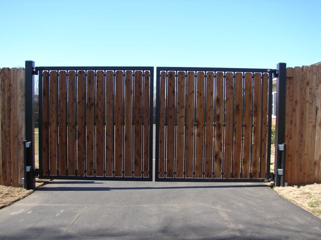 Ворота деревянные распашные
