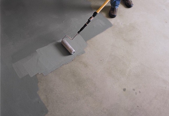 Краска для бетона при наружных работах: износостойкая, фасадная, акриловая, резиновая